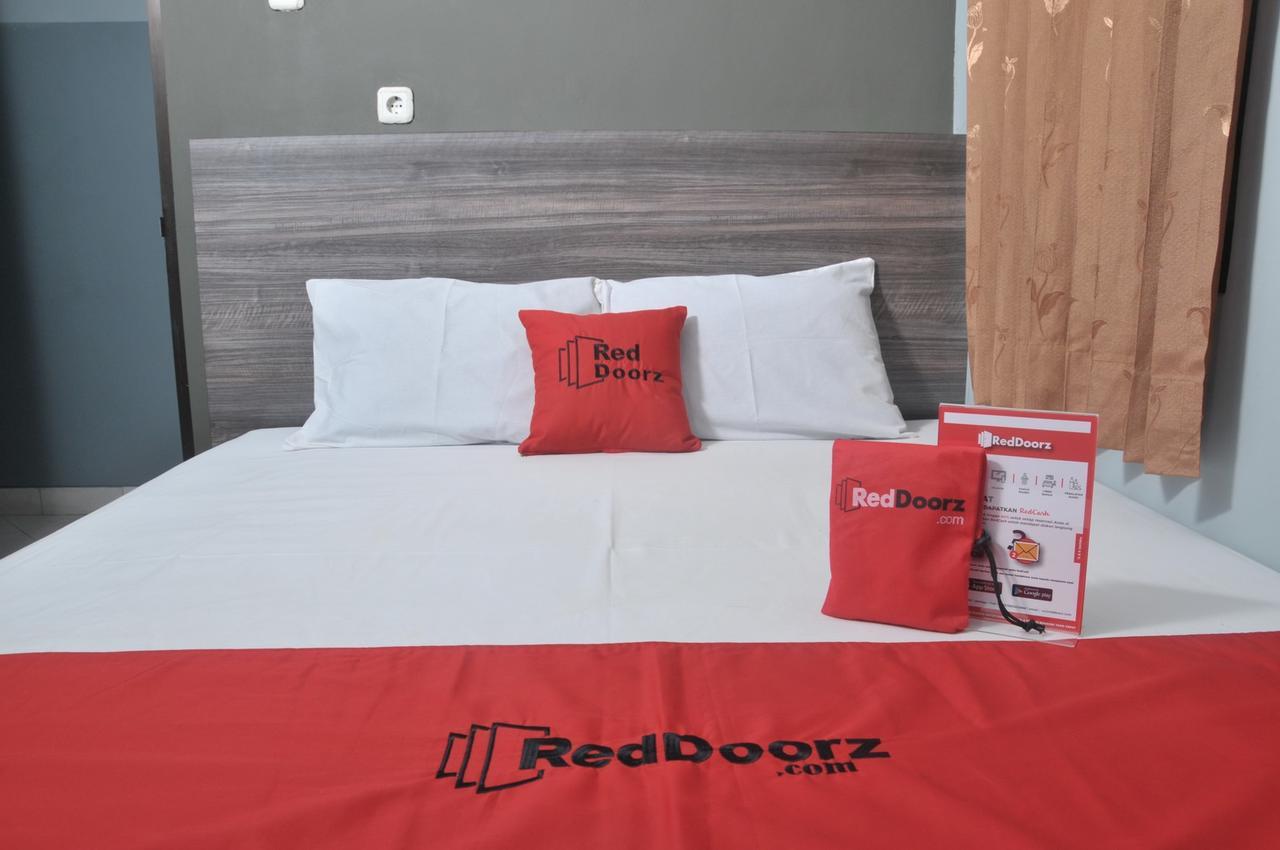 ג'קרטה Reddoorz Plus Near Rs Harapan Kita מראה חיצוני תמונה