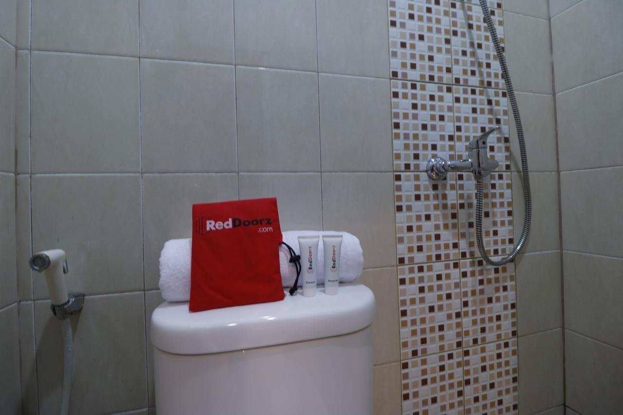 ג'קרטה Reddoorz Plus Near Rs Harapan Kita מראה חיצוני תמונה