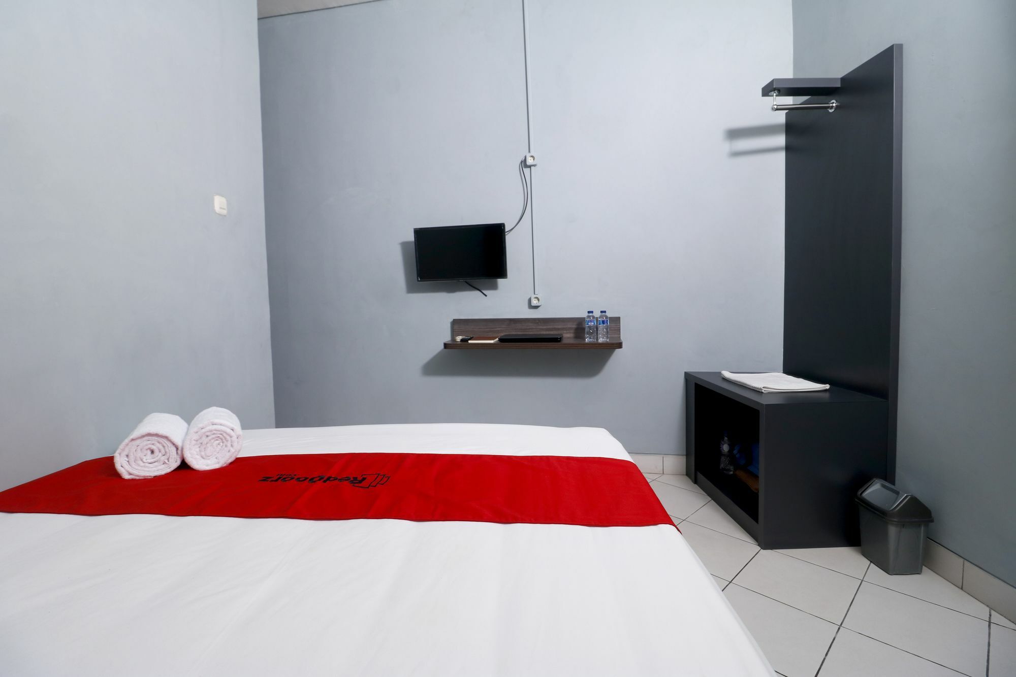 ג'קרטה Reddoorz Plus Near Rs Harapan Kita מראה חיצוני תמונה