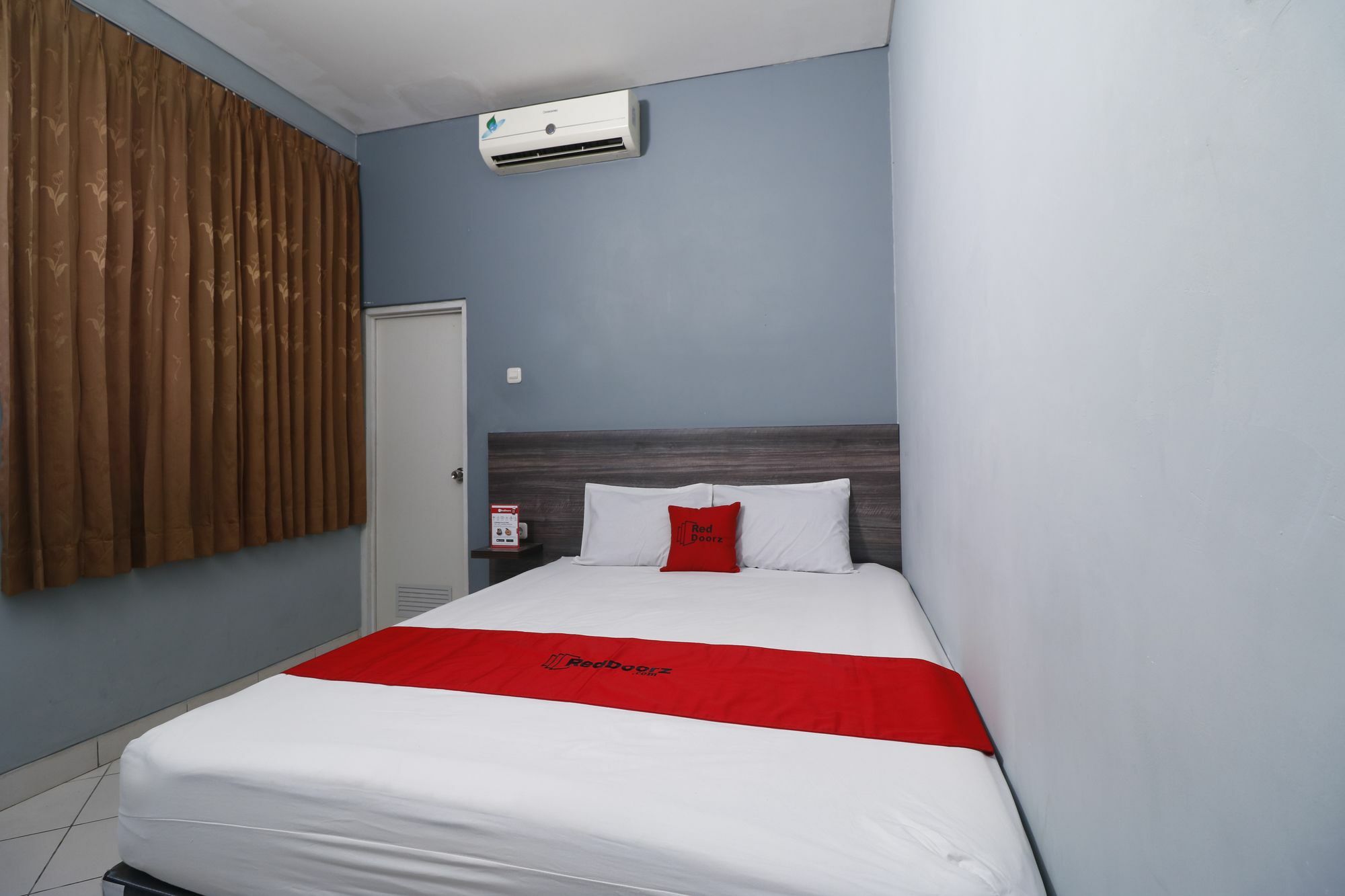 ג'קרטה Reddoorz Plus Near Rs Harapan Kita מראה חיצוני תמונה