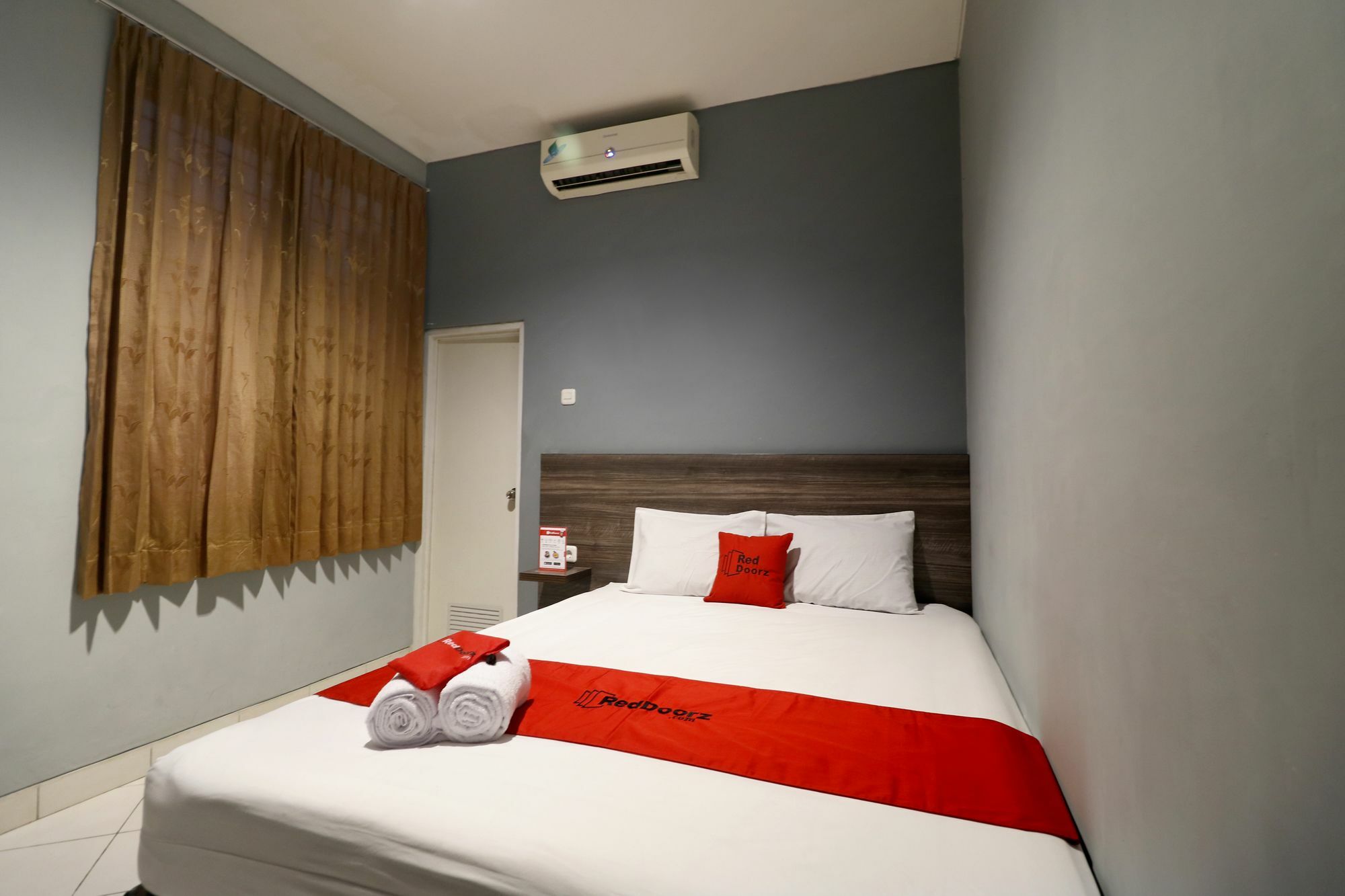 ג'קרטה Reddoorz Plus Near Rs Harapan Kita מראה חיצוני תמונה