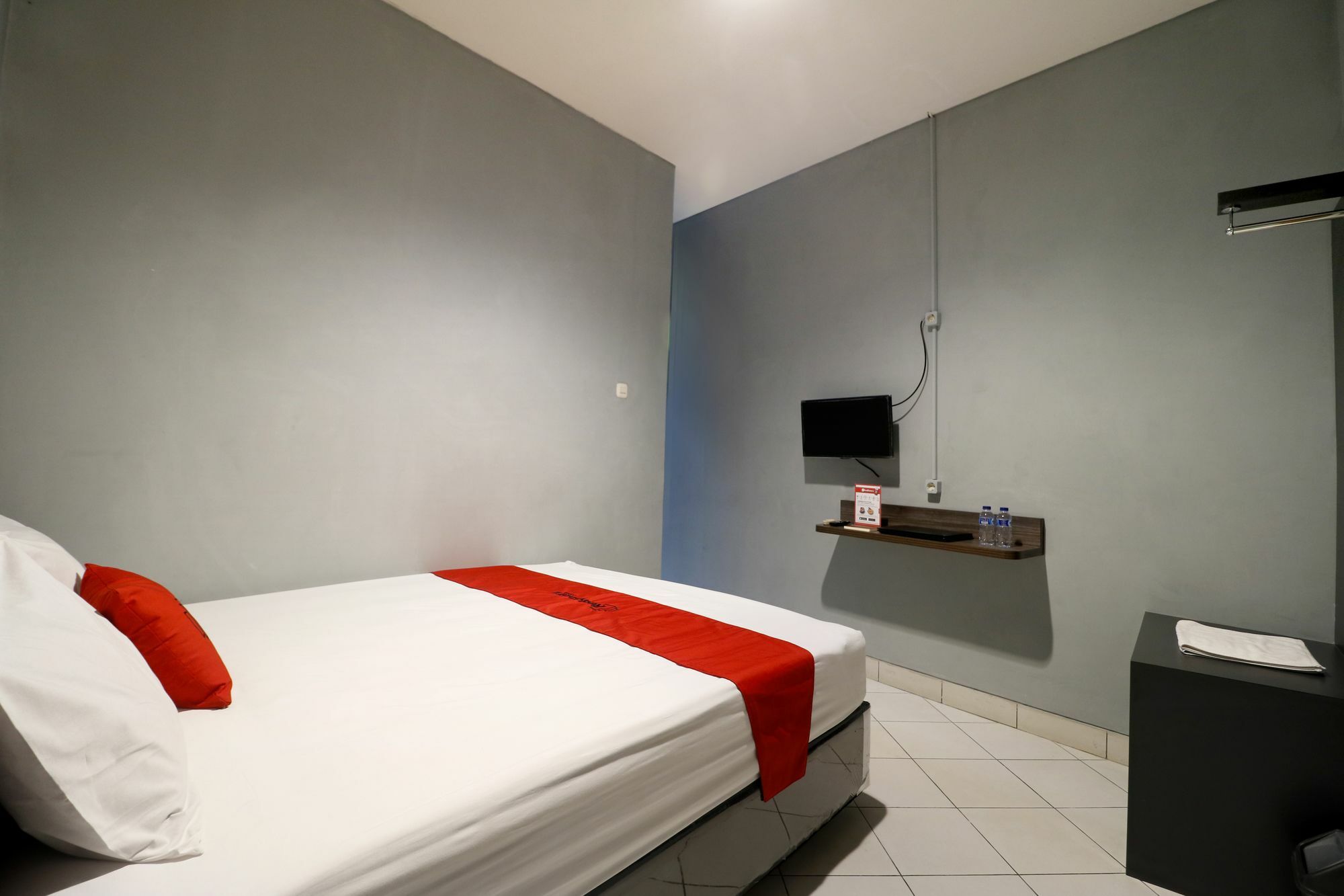 ג'קרטה Reddoorz Plus Near Rs Harapan Kita מראה חיצוני תמונה