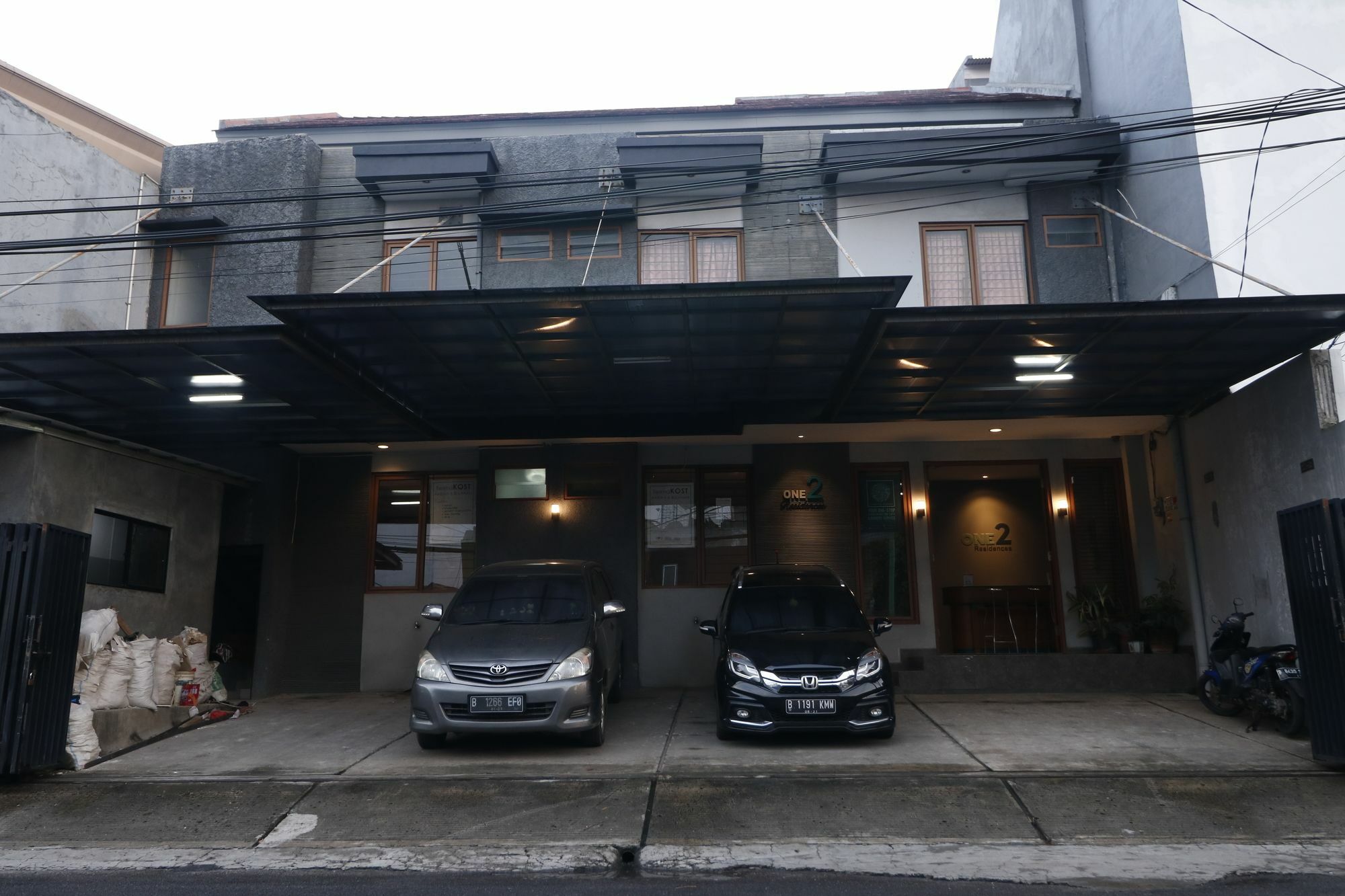 ג'קרטה Reddoorz Plus Near Rs Harapan Kita מראה חיצוני תמונה
