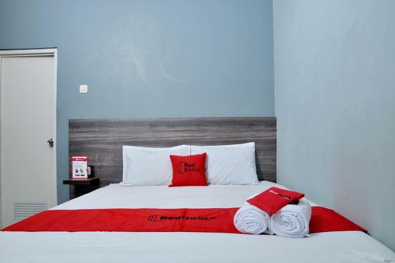 ג'קרטה Reddoorz Plus Near Rs Harapan Kita מראה חיצוני תמונה