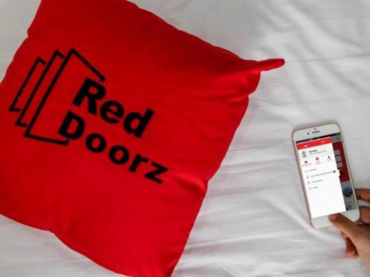 ג'קרטה Reddoorz Plus Near Rs Harapan Kita מראה חיצוני תמונה